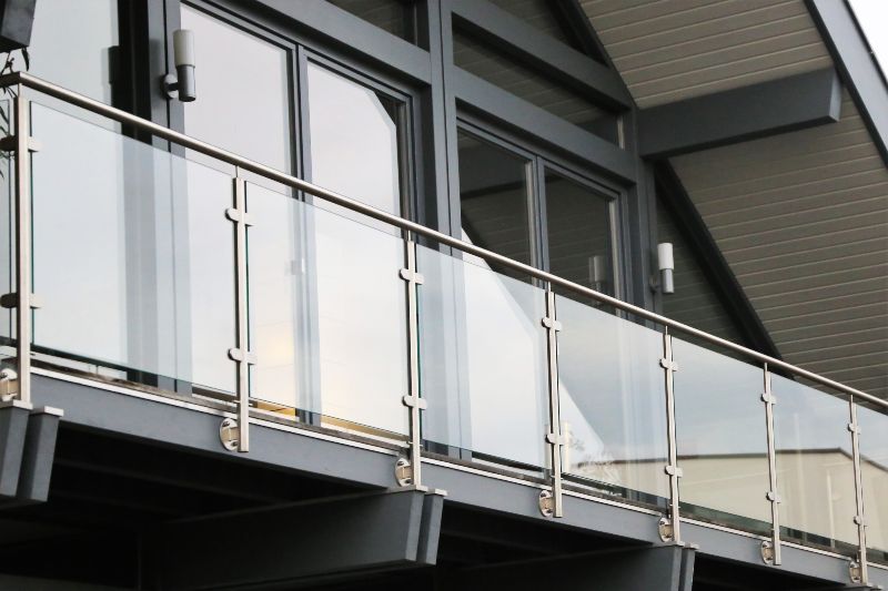 Benefits-of-Modern-Balcony-Glass-Railings